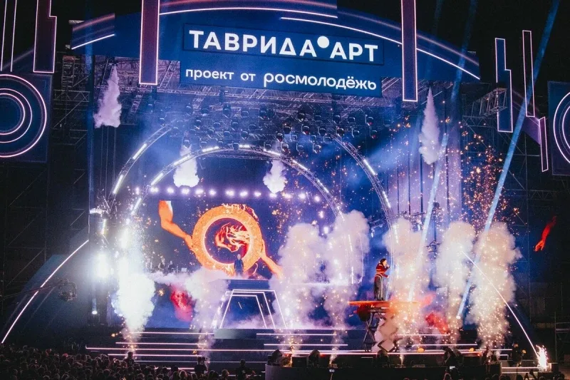Таврида ищет новые лица 🎤❤️  Арт-кластер «Таврида» объявил кастинг ведущих фестиваля. Это шанс выйти