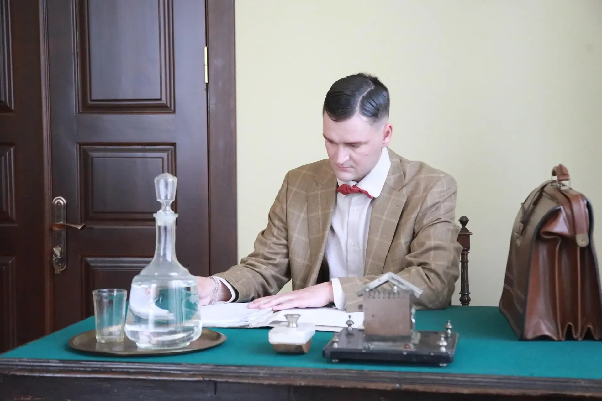 Во Владикавказе состоялась премьера иммерсивного спектакля про Булгакова   «Булгаков. Начало» — это 