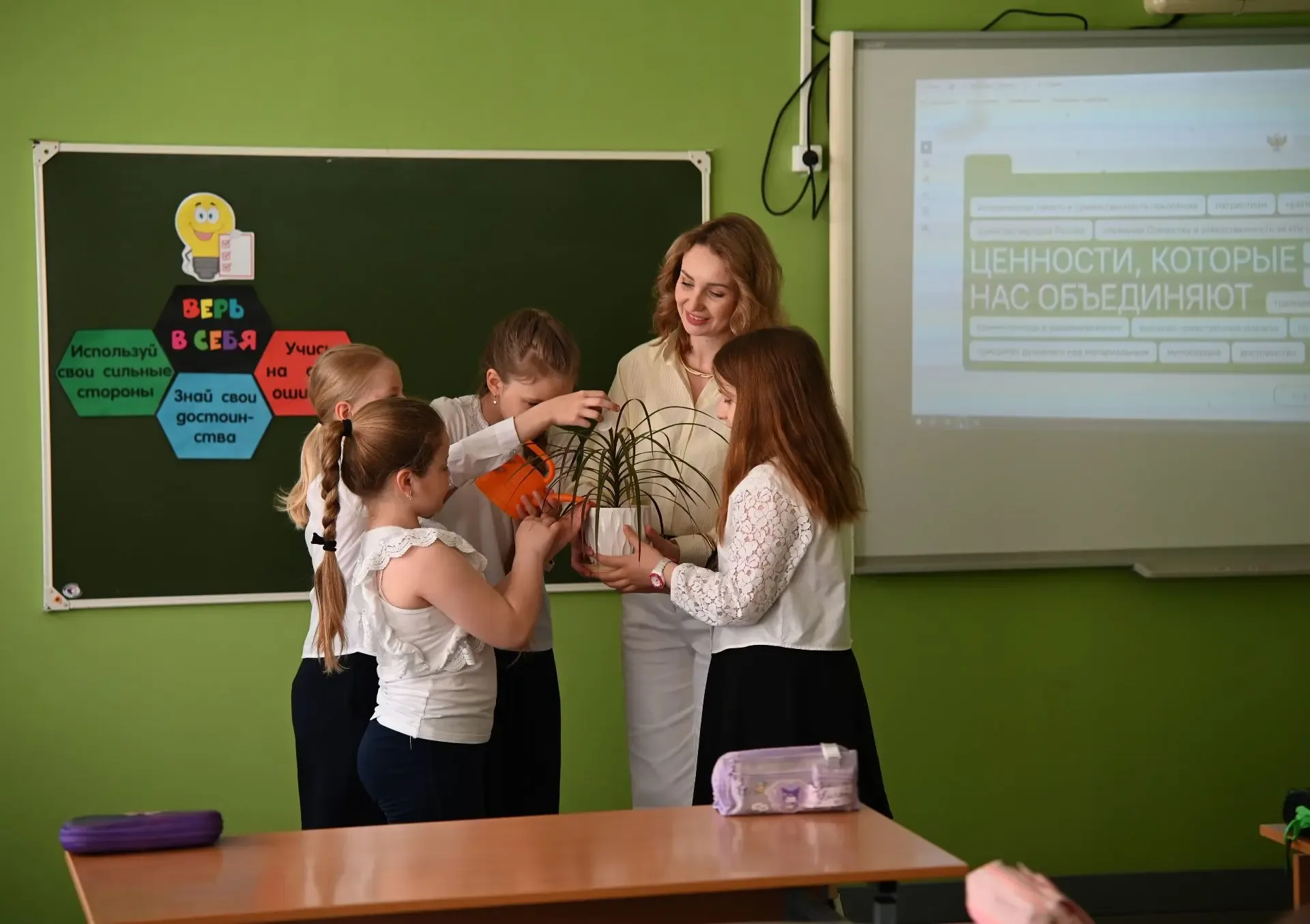 Один забытый цветок помог детям понять самое важное  📣 На занятии «Разговоры о важном» классный руко