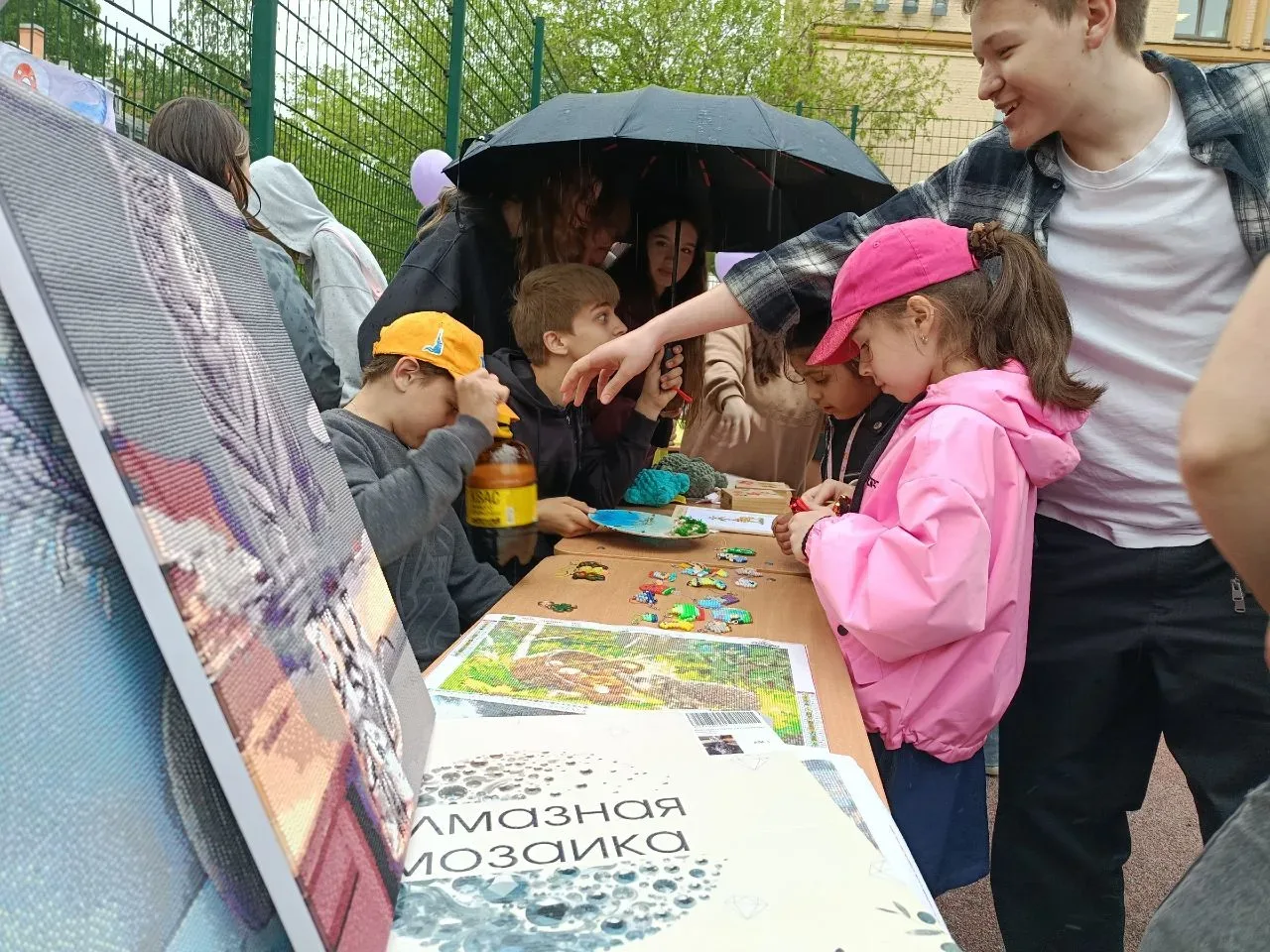 💖 «Сердце открой»— ярмарка, объединившая всех!  Вчера наша школа вновь стала местом настоящего чуда,