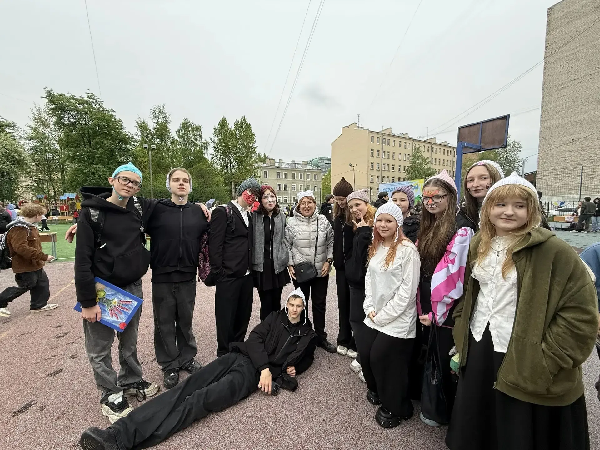 💖 «Сердце открой»— ярмарка, объединившая всех!  Вчера наша школа вновь стала местом настоящего чуда,