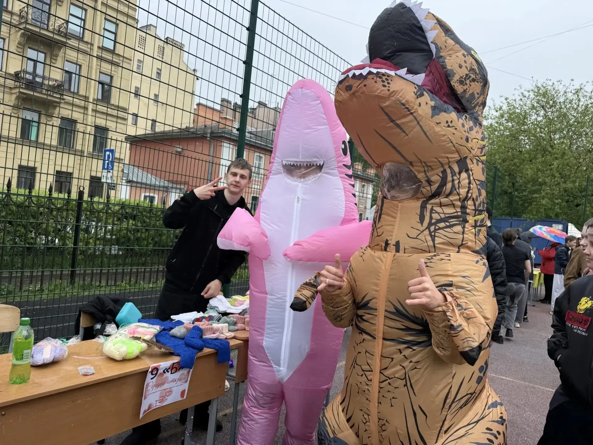 💖 «Сердце открой»— ярмарка, объединившая всех!  Вчера наша школа вновь стала местом настоящего чуда,