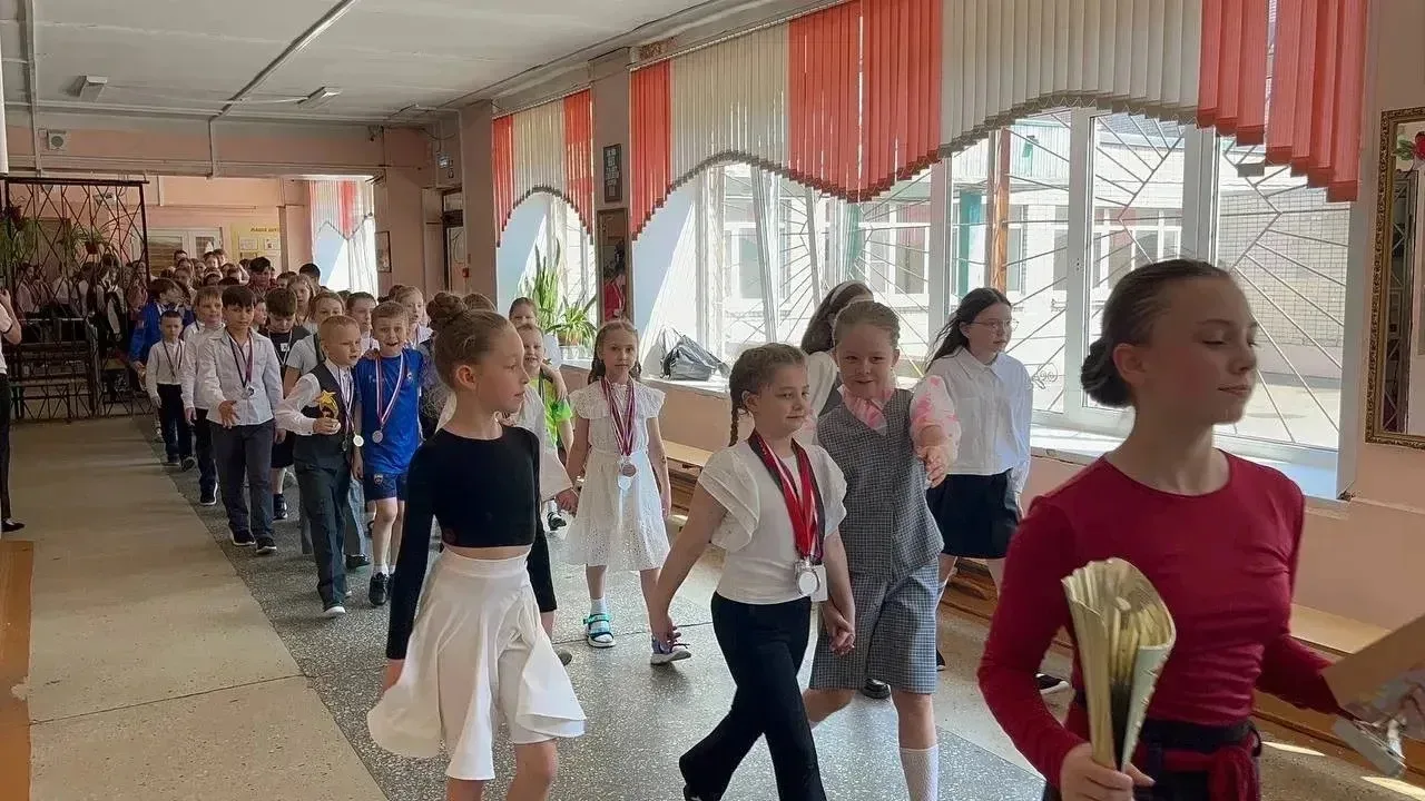 ТРИУМФАЛЬНОЕ ШЕСТВИЕ  Сегодня в нашей школе впервые прошел парад достижений в сфере дополнительного 