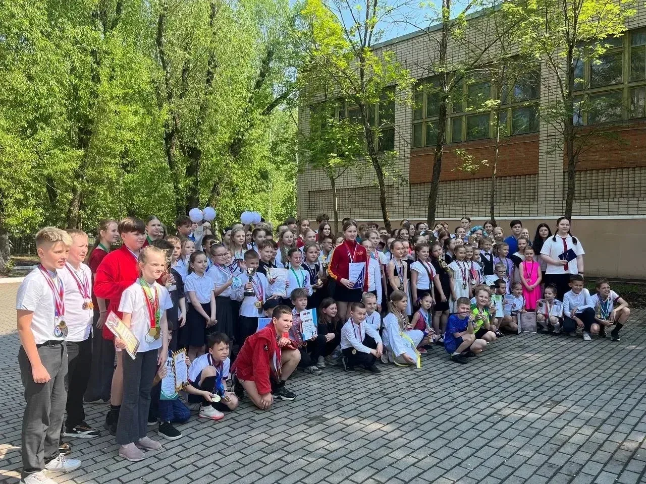 ТРИУМФАЛЬНОЕ ШЕСТВИЕ  Сегодня в нашей школе впервые прошел парад достижений в сфере дополнительного 