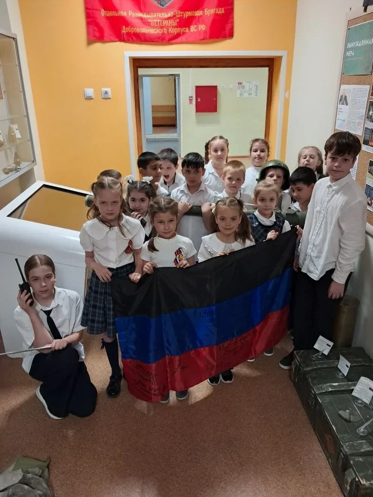 ЭКСКУРСИИ В ШКОЛЬНОМ МУЗЕЕ  19 мая юные экскурсоводы Софья Гаврилова и Артем Монахов провели ещё две