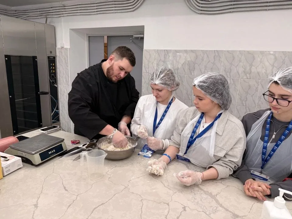 🍕 Профессиональная проба по специальности «Поварское и кондитерское дело»  Ученики 9 "З" и 9 "Е" в р