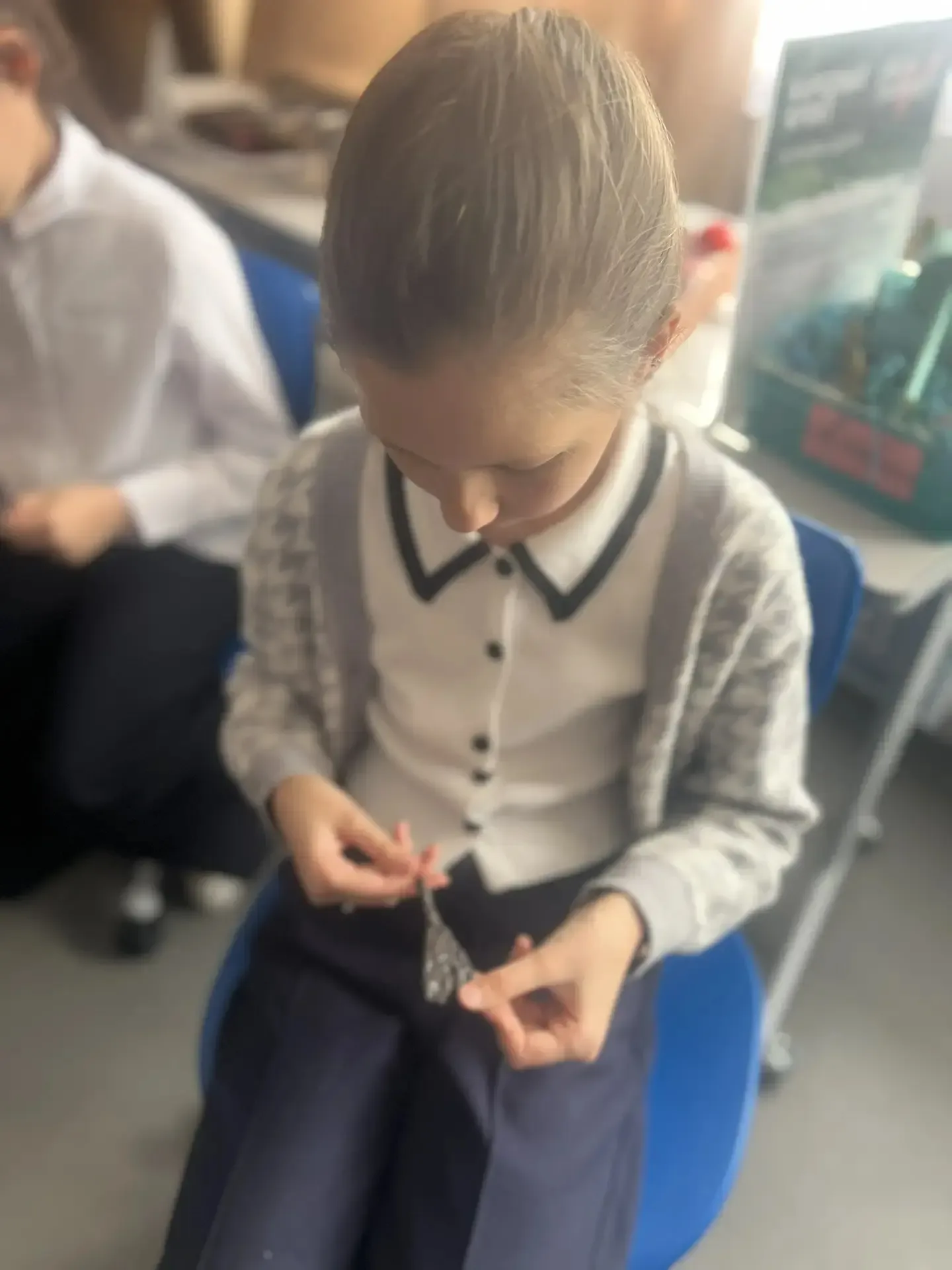 🏛️ Путешествие в прошлое: 5 «В» в школьном музее «Долина яблонь»!   Ученики 5 «В» класса вместе с уч