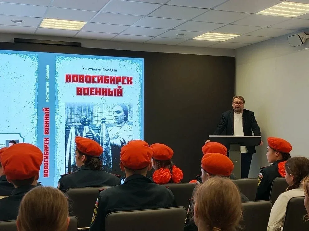 Кадеты Кольцовской школы № 5 встретились с автором книг «Новосибирск военный»  6 мая ученики 7 «К» п