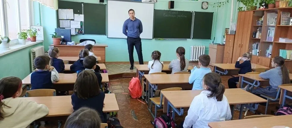 В Кольцовской школе № 5 прошли занятия по антитеррористической безопасности   В пятницу, 15 мая, с у