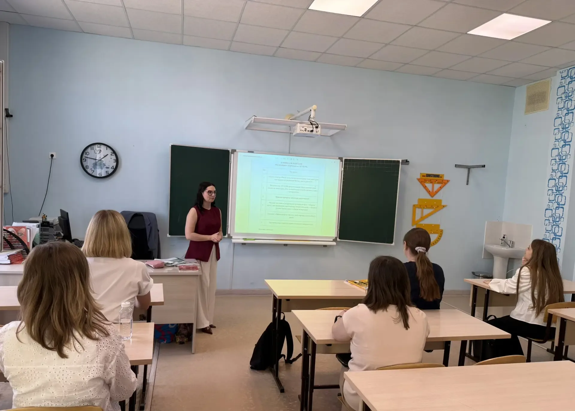 🏫 С 27 апреля по 18 мая в нашей школе прошли классные часы и родительские собрания о неприкосновенно