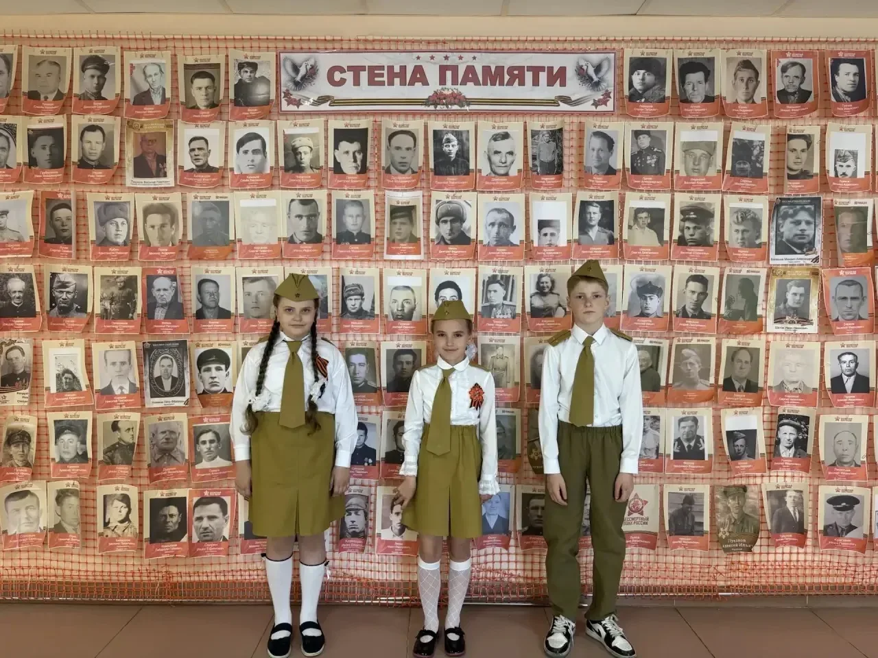 🕯️ Никто не забыт, ничто не забыто  В нашей школе к 9 Мая появилась Стена памяти. Здесь — фотографии