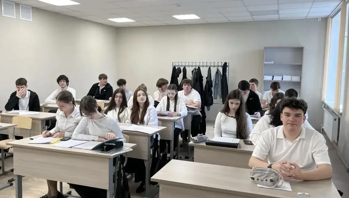13 и 14 мая ученики 10А и 10Б классов успешно защитили индивидуальные итоговые проекты. Поздравляем 