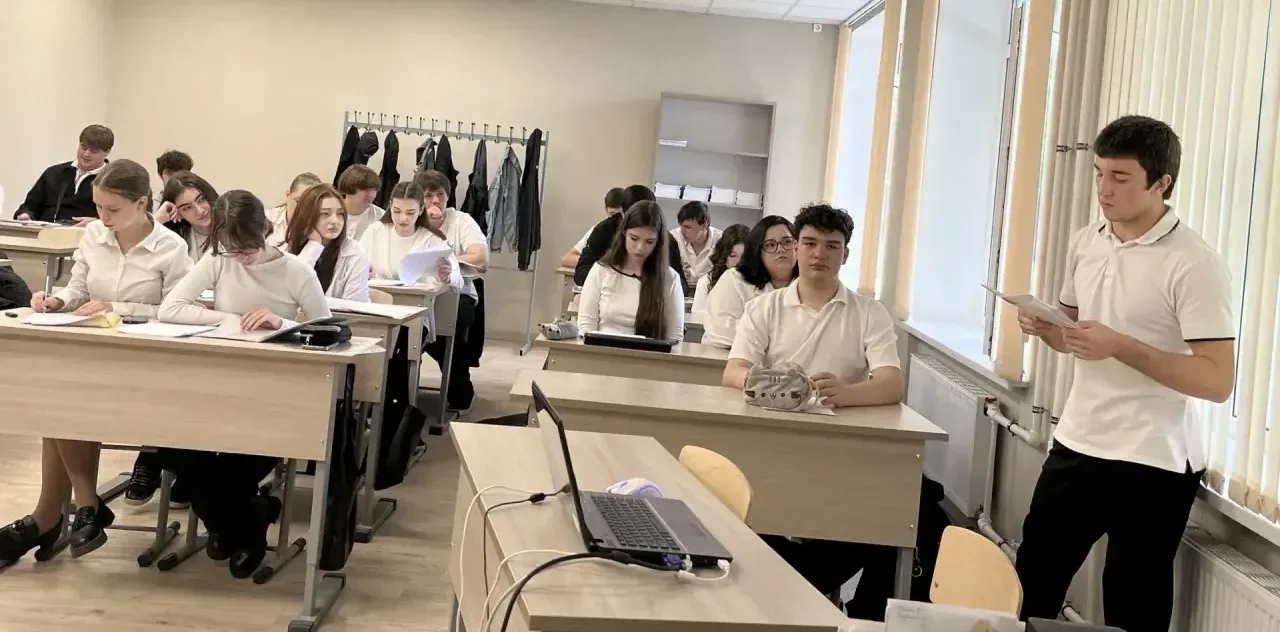 13 и 14 мая ученики 10А и 10Б классов успешно защитили индивидуальные итоговые проекты. Поздравляем 