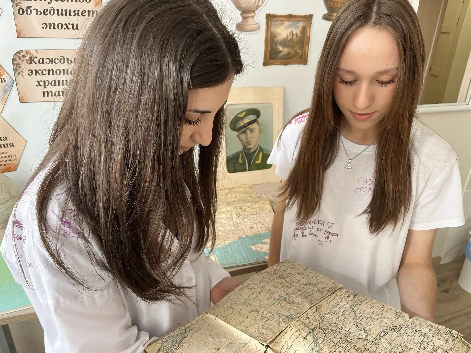 🏛️ Не только Эрмитаж: где живёт история вашей семьи?  В нашей школе прошёл классный час, посвящённый