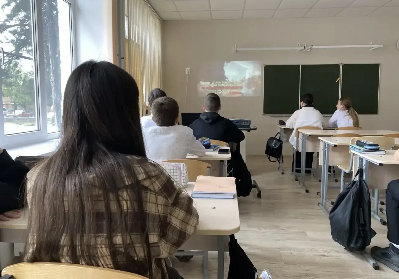 ✅ В нашей школе ребята смотрели важные патриотические фильмы🇷🇺  С 5 по 15 мая был организован кинопо