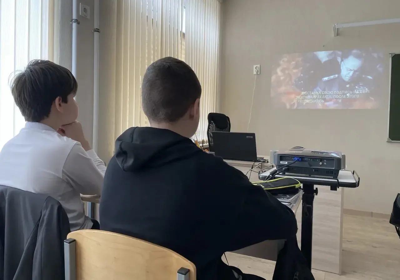 ✅ В нашей школе ребята смотрели важные патриотические фильмы🇷🇺  С 5 по 15 мая был организован кинопо