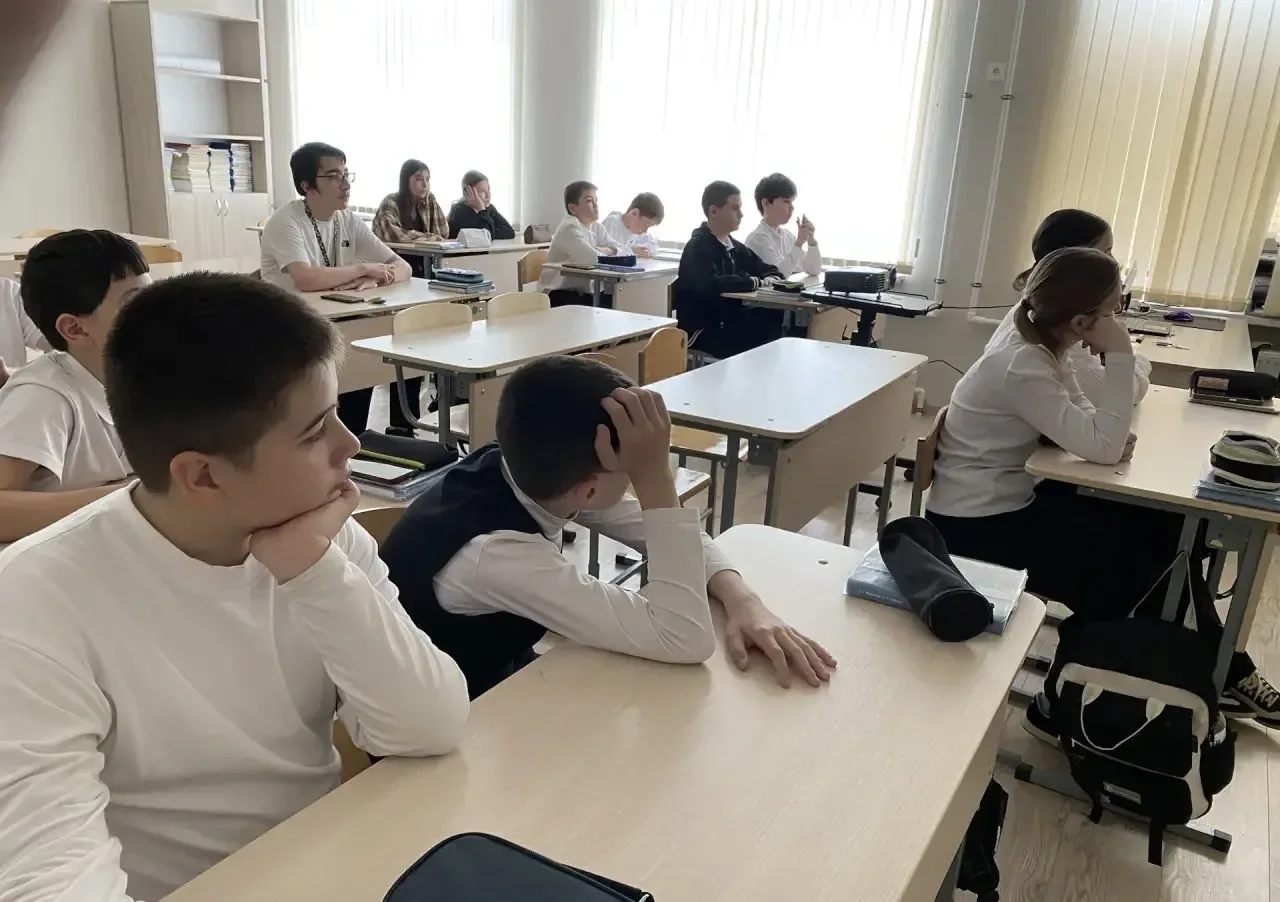 ✅ В нашей школе ребята смотрели важные патриотические фильмы🇷🇺  С 5 по 15 мая был организован кинопо