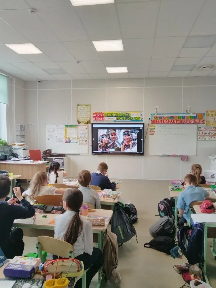 🎉 Классное время  Ученики 2.2 прекрасно провели время, готовя плакат ко Дню труда и осваивая историю