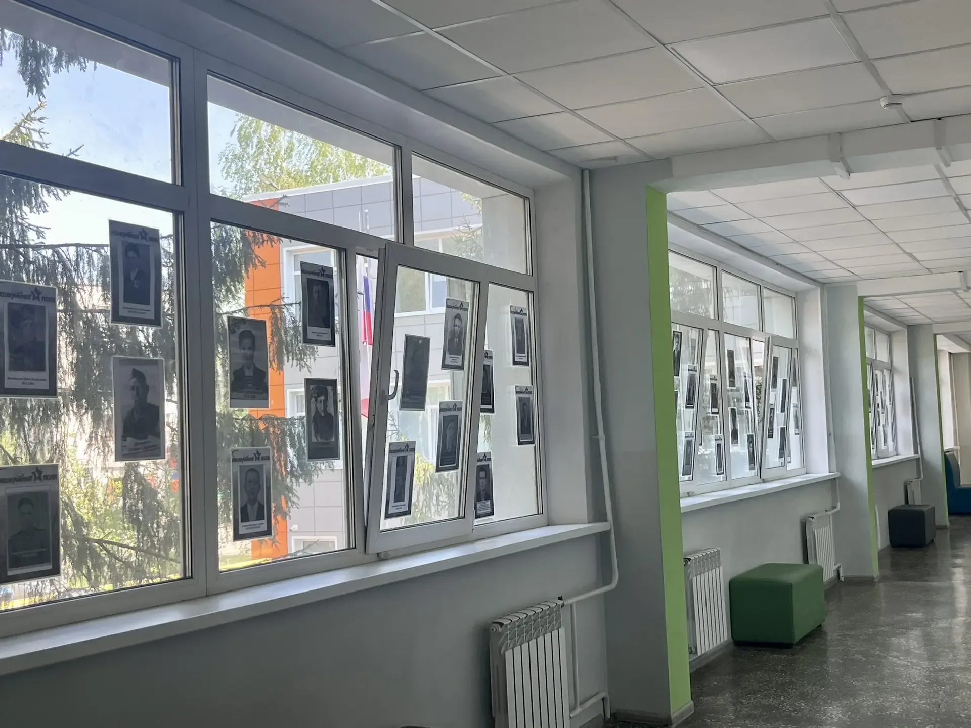 🇷🇺 В нашей школе царит особая атмосфера памяти, благодарности и гордости!  Ко Дню Победы школьные ок