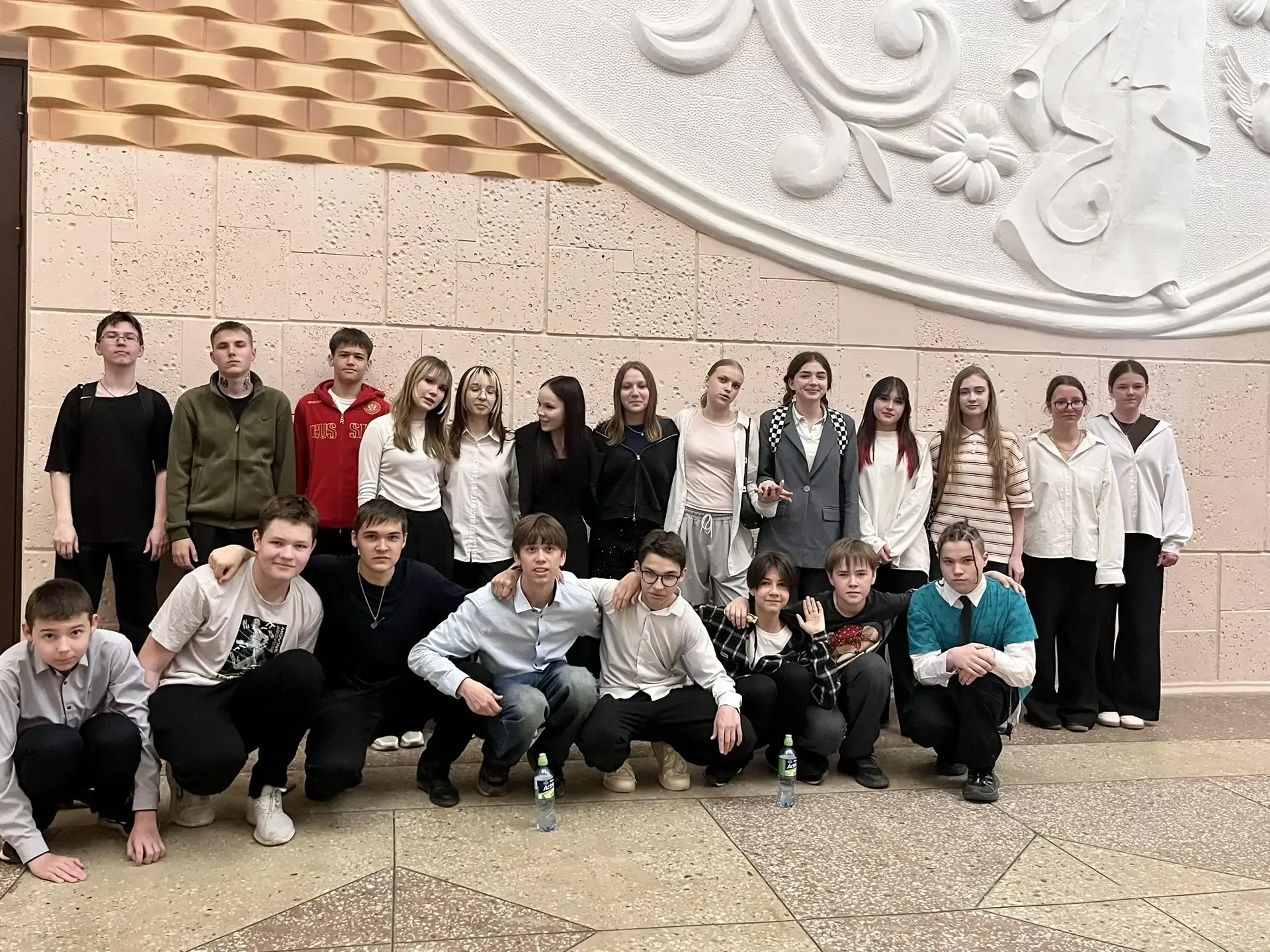 Сегодня учащиеся 8А и 8В классов посетили спектакль «Записки юного врача» Марийского национального т