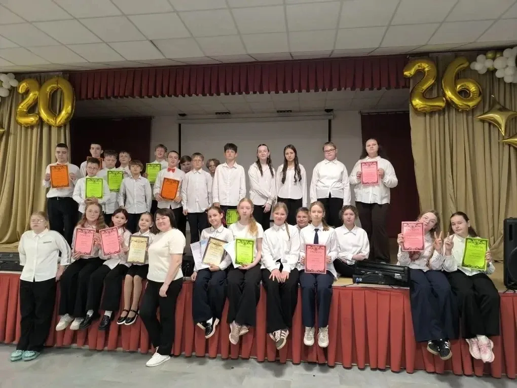 ✏️ 🎉 Итоги года подведены: гордимся лучшими!  В нашей школе прошли торжественные линейки, посвященны