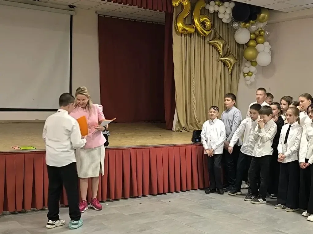 ✏️ 🎉 Итоги года подведены: гордимся лучшими!  В нашей школе прошли торжественные линейки, посвященны