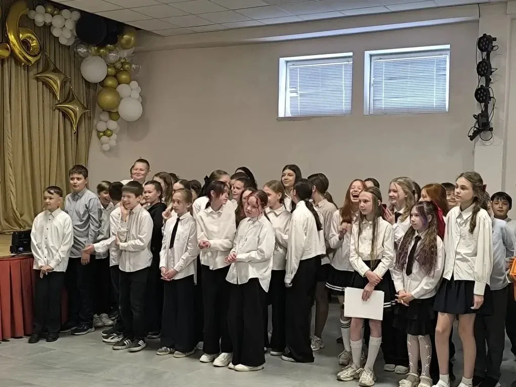 ✏️ 🎉 Итоги года подведены: гордимся лучшими!  В нашей школе прошли торжественные линейки, посвященны