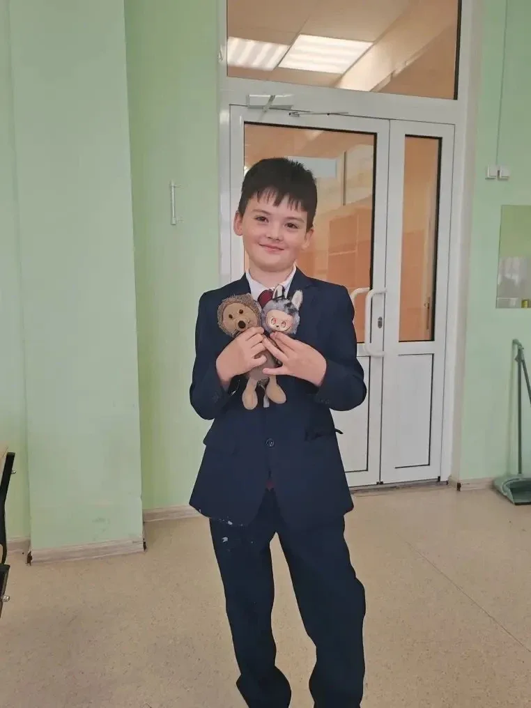 🧸 «День любимых игрушек» когда школа стала ещё теплее!   В наших классах прошёл необычный и очень ду