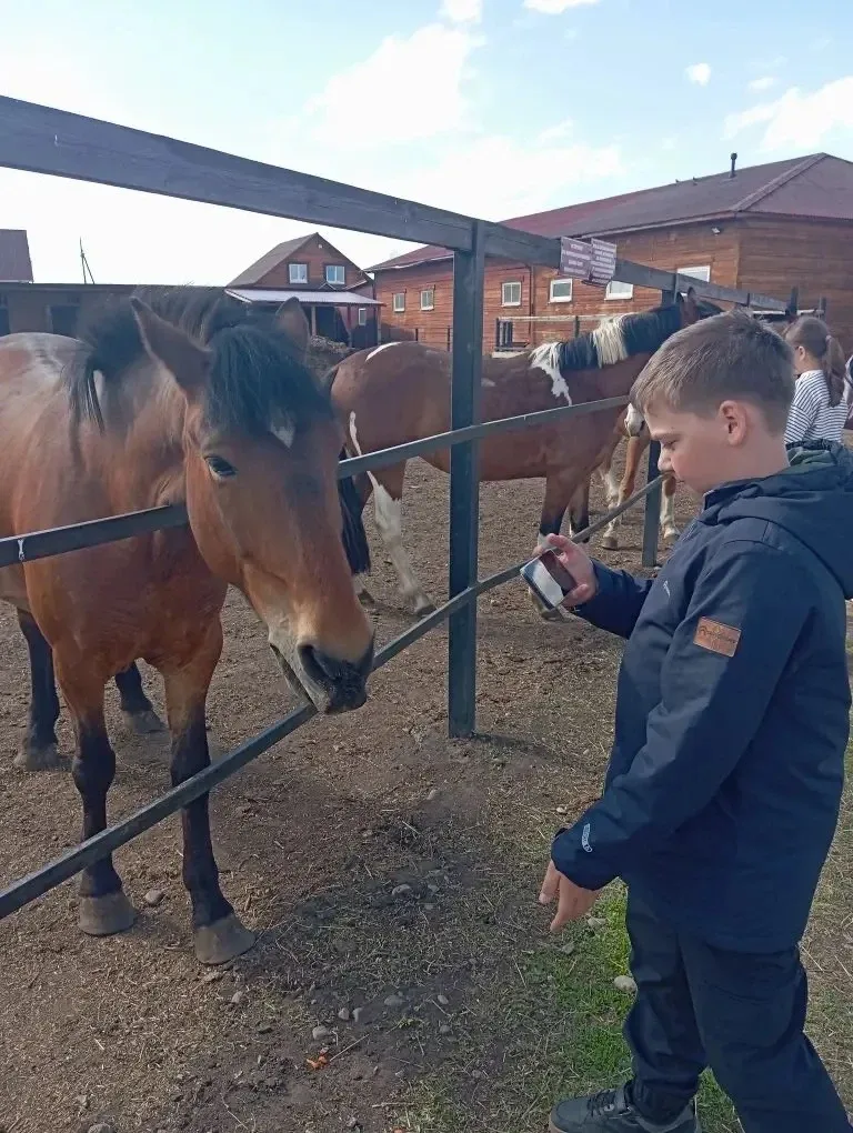 🐴Ученики 5А класса вместе с классным руководителем Никитенко Зоей Александровной побывали в гостях в