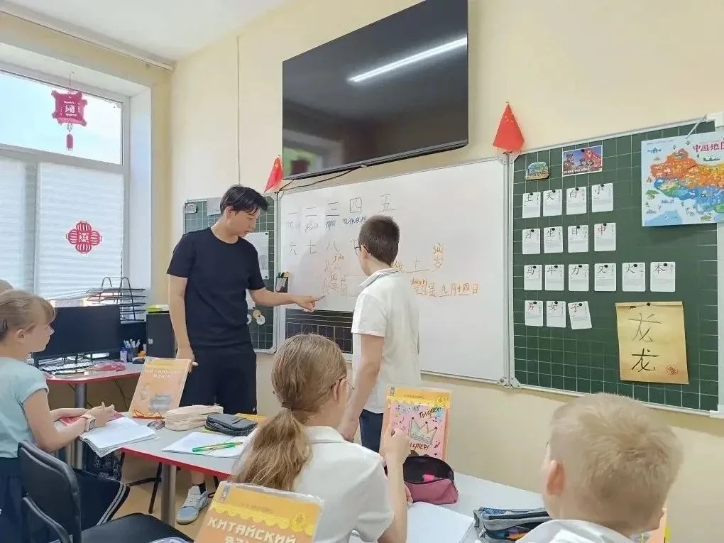 Школа №48 Екатеринбурга подтвердила статус лидера в развитии российско-китайского образовательного с