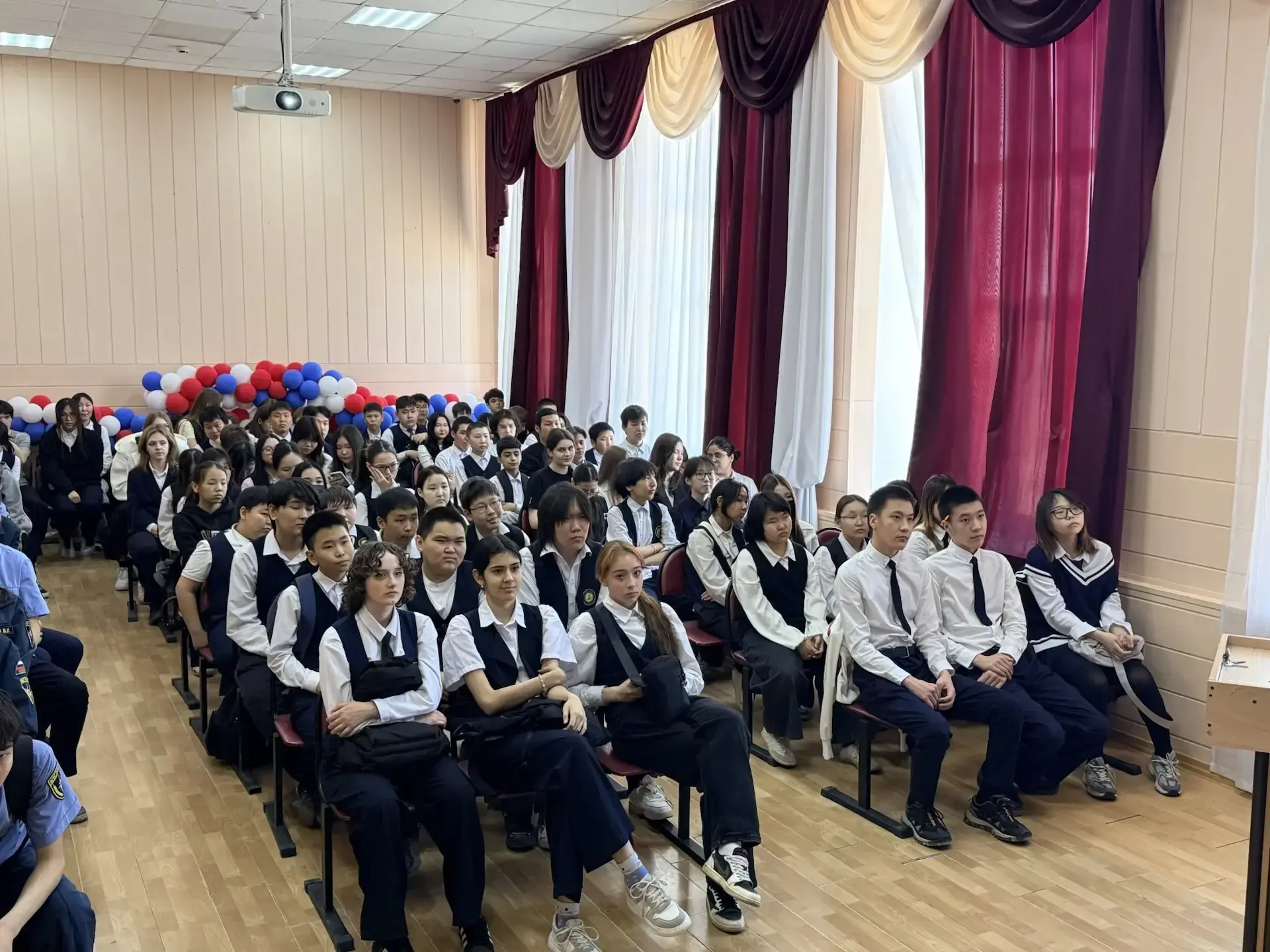 🌞 Сегодня выдался солнечный и тёплый день! Ледоход прошёл через наш город и подарил хорошее настроен