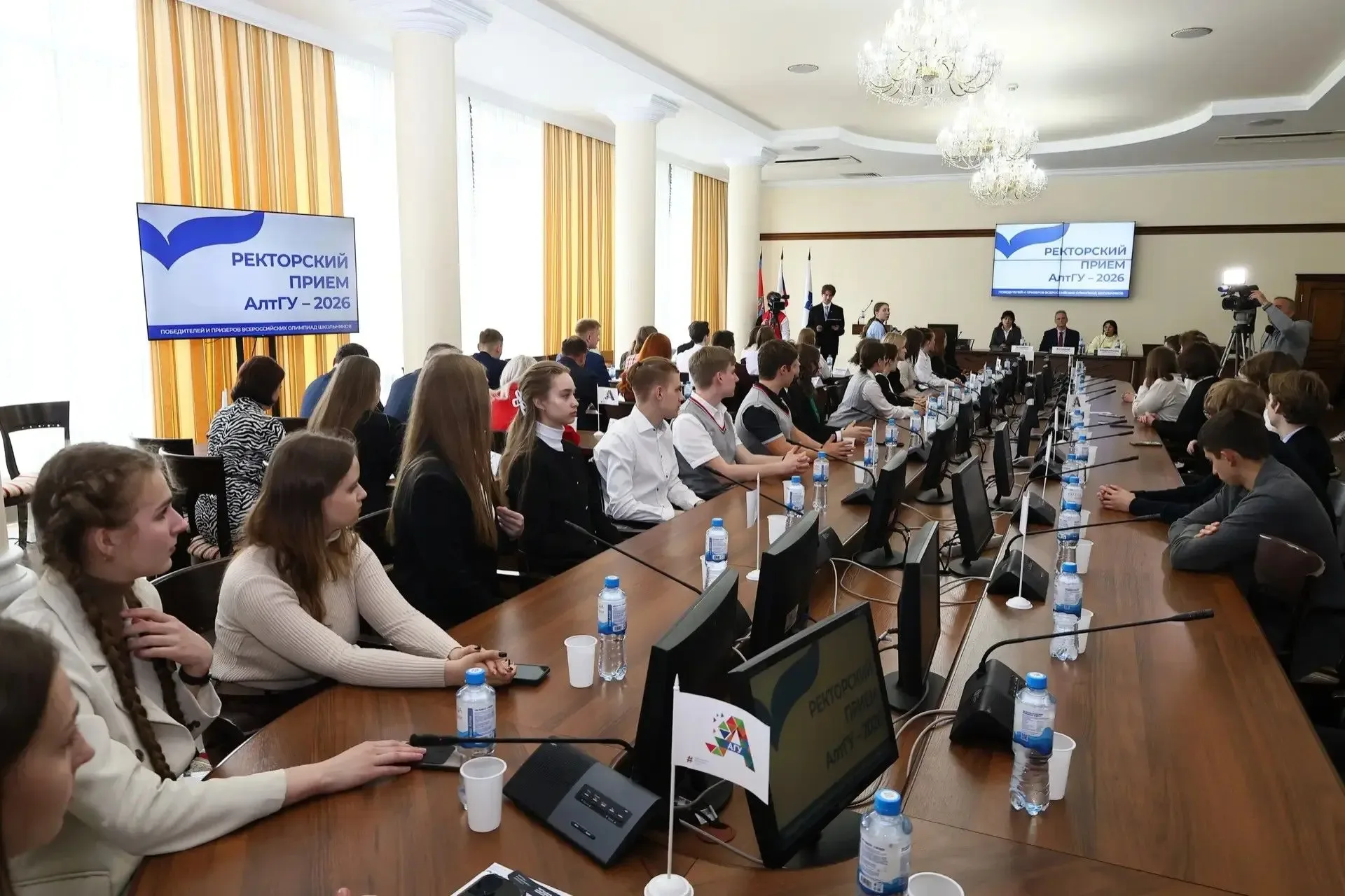 #гордимся   🎉 Ученица 11 «Б» класса Гуйван Анастасия посетила ректорский приём в Алтайском государст