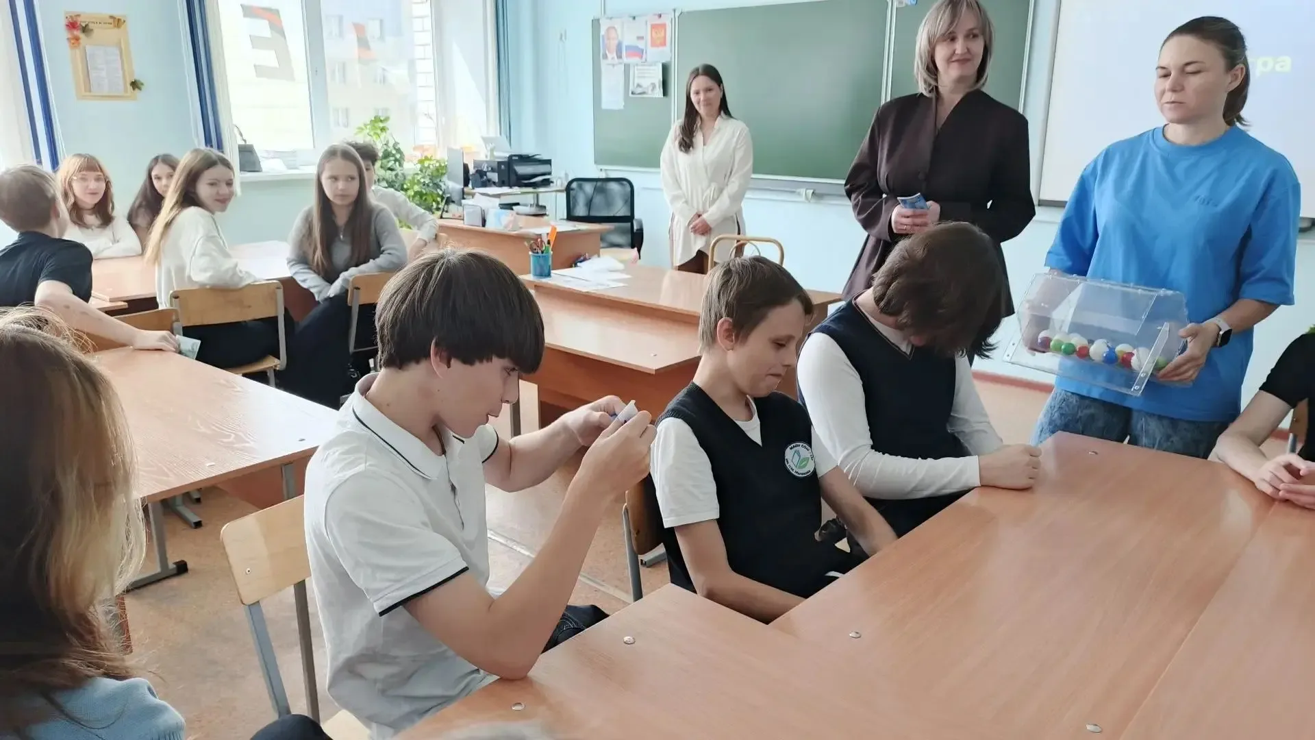 #вшколеинтересно   📅 12 мая в нашей школе прошло яркое и полезное мероприятие! 💡🏦  Финансовые волонт