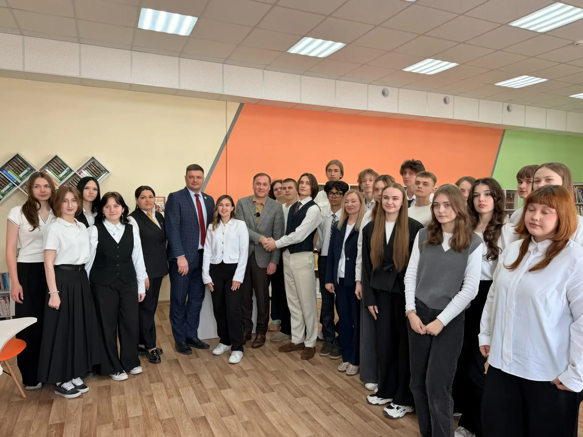 👋🏻19 мая в нашей школе состоялась увлекательная Классная встреча «Диалог поколений: вопросы молодежи