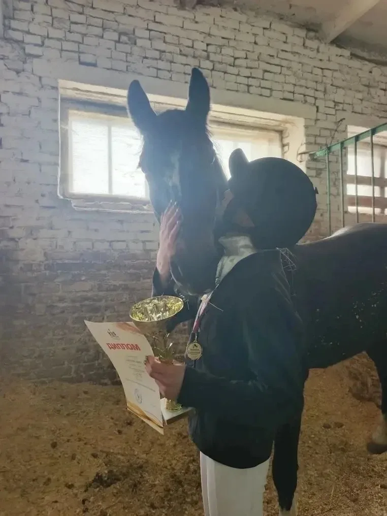 Поздравляем нашу чемпионку! 🐴🥇  🎉С гордостью сообщаем, что 13 мая прошло Первенство Новосибирской об