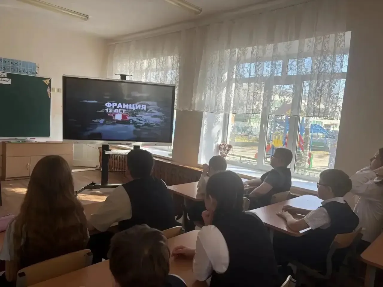 #Про_понедельник  🇷🇺🙌Утро понедельника 18 мая в нашей школе традиционно началось с торжественной лин