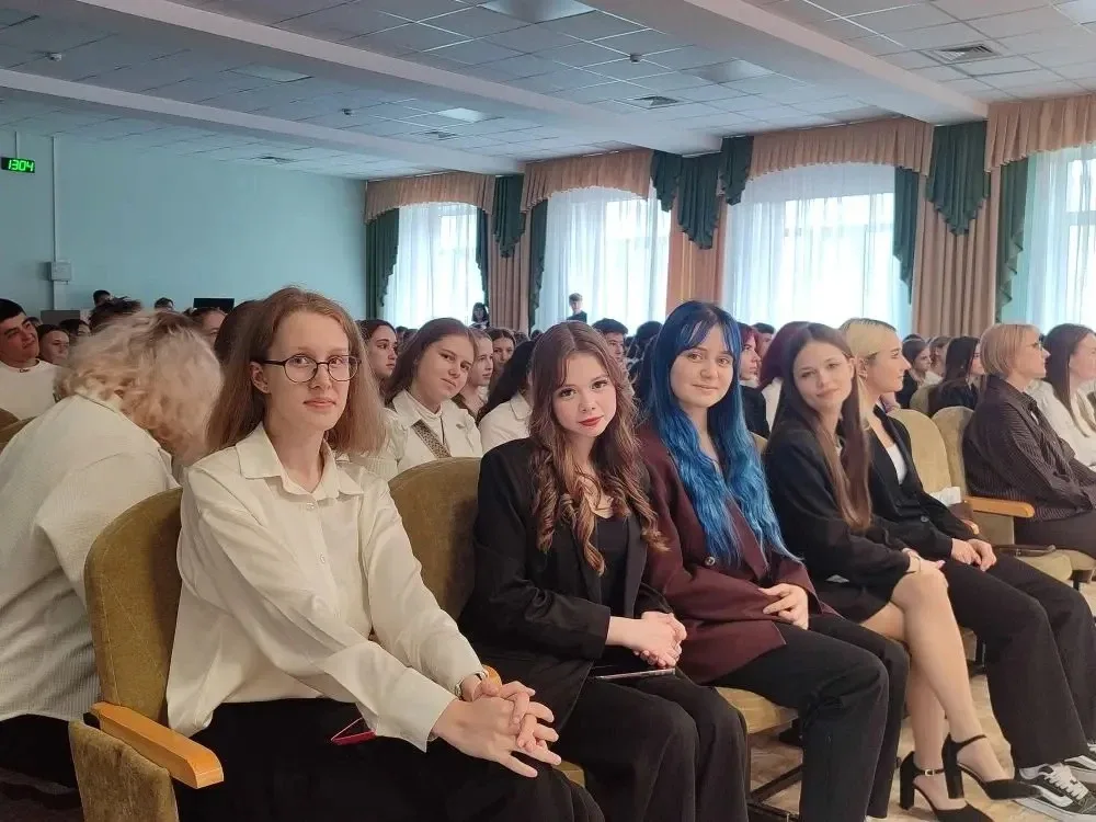 🎉 Сегодня состоялось вручение сертификатов о прохождении курсов в специализированных классах!  Поздр