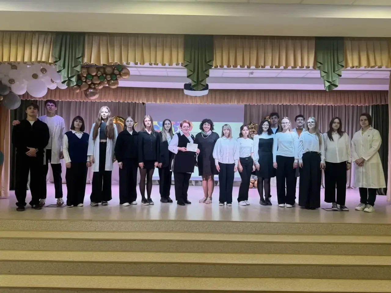 🎉 Сегодня состоялось вручение сертификатов о прохождении курсов в специализированных классах!  Поздр