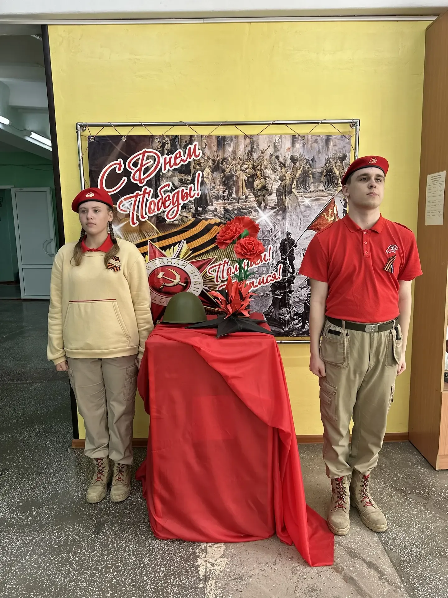 🌟 Вахта Памяти в честь 9 Мая! 🌟  Сегодня, 8 мая, наша школа №20 г. Черногорска почтила подвиг народа