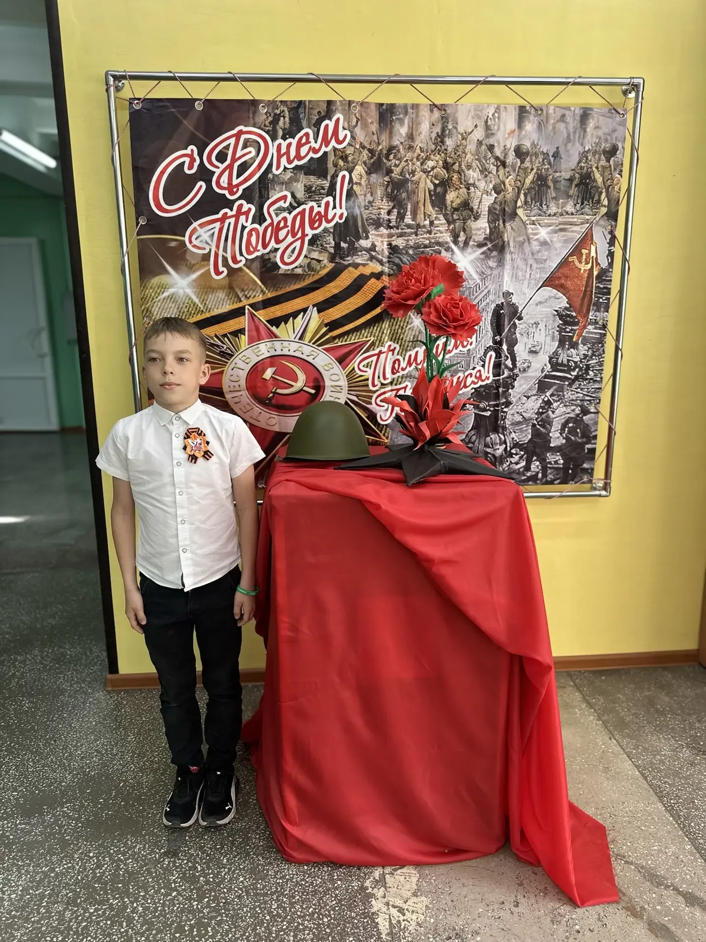 🌟 Вахта Памяти в честь 9 Мая! 🌟  Сегодня, 8 мая, наша школа №20 г. Черногорска почтила подвиг народа