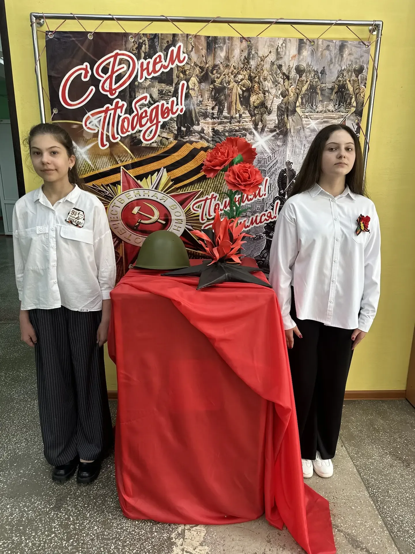 🌟 Вахта Памяти в честь 9 Мая! 🌟  Сегодня, 8 мая, наша школа №20 г. Черногорска почтила подвиг народа