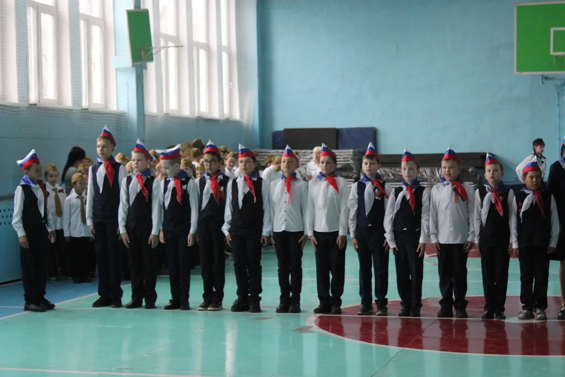 🎖️ В нашей школе прошёл Праздник песни и строя, посвящённый 81-й годовщине Великой Победы! 🎖️  Наши 