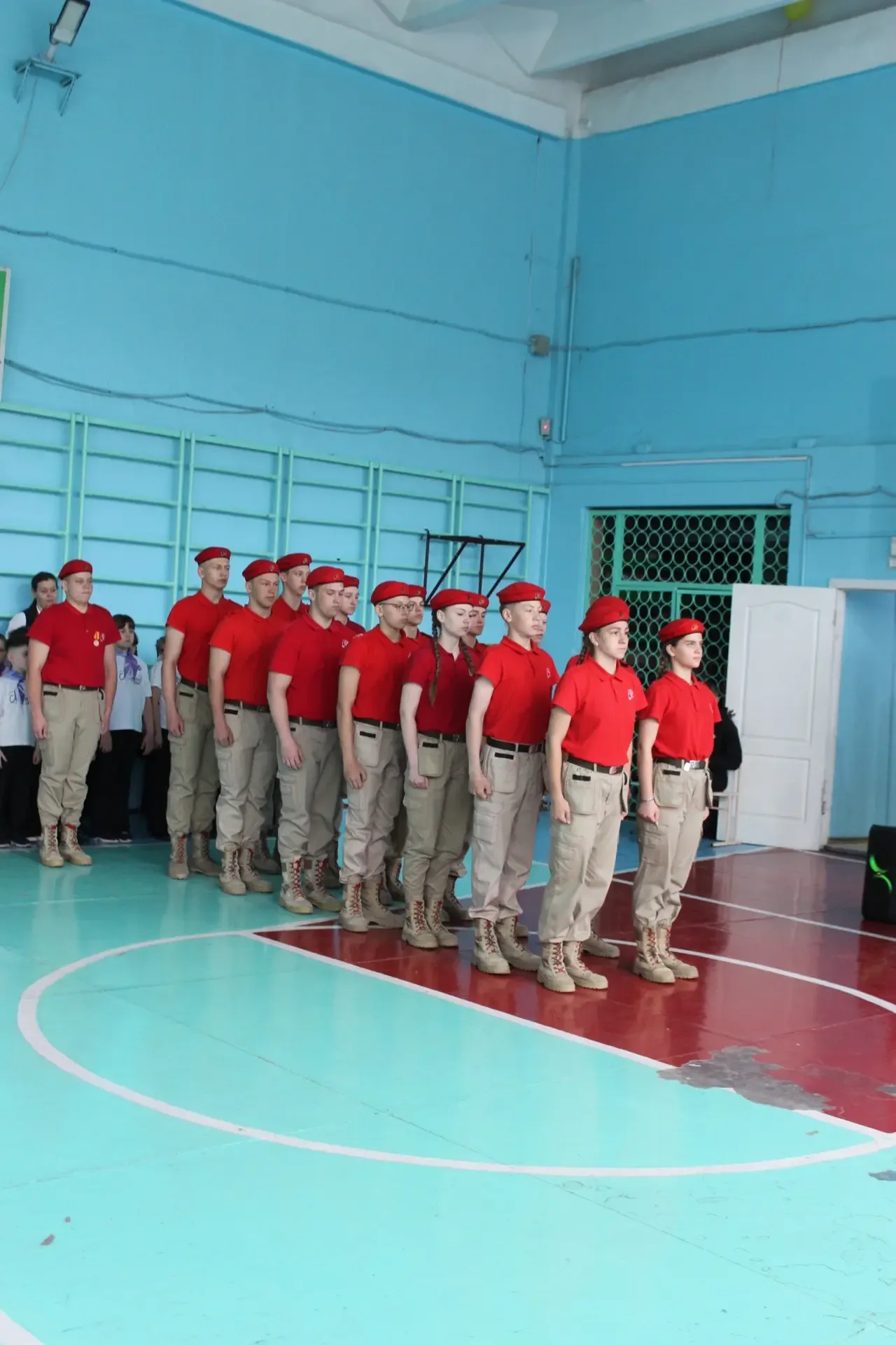 🎖️ В нашей школе прошёл Праздник песни и строя, посвящённый 81-й годовщине Великой Победы! 🎖️  Наши 