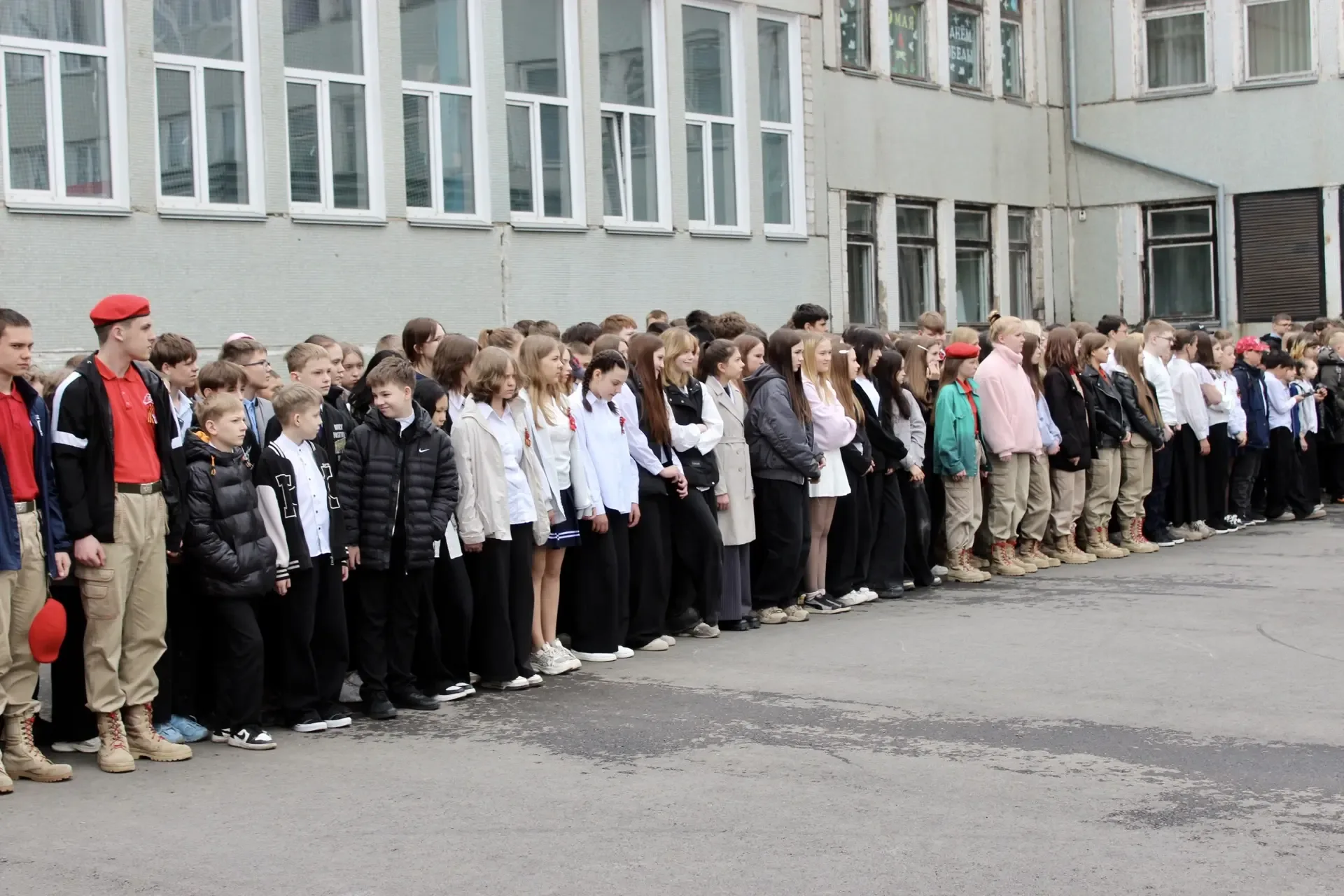 Помним. Гордимся. Чтим. 🇷🇺  Сегодня наша школа присоединилась к Всероссийской памяти о великом подви