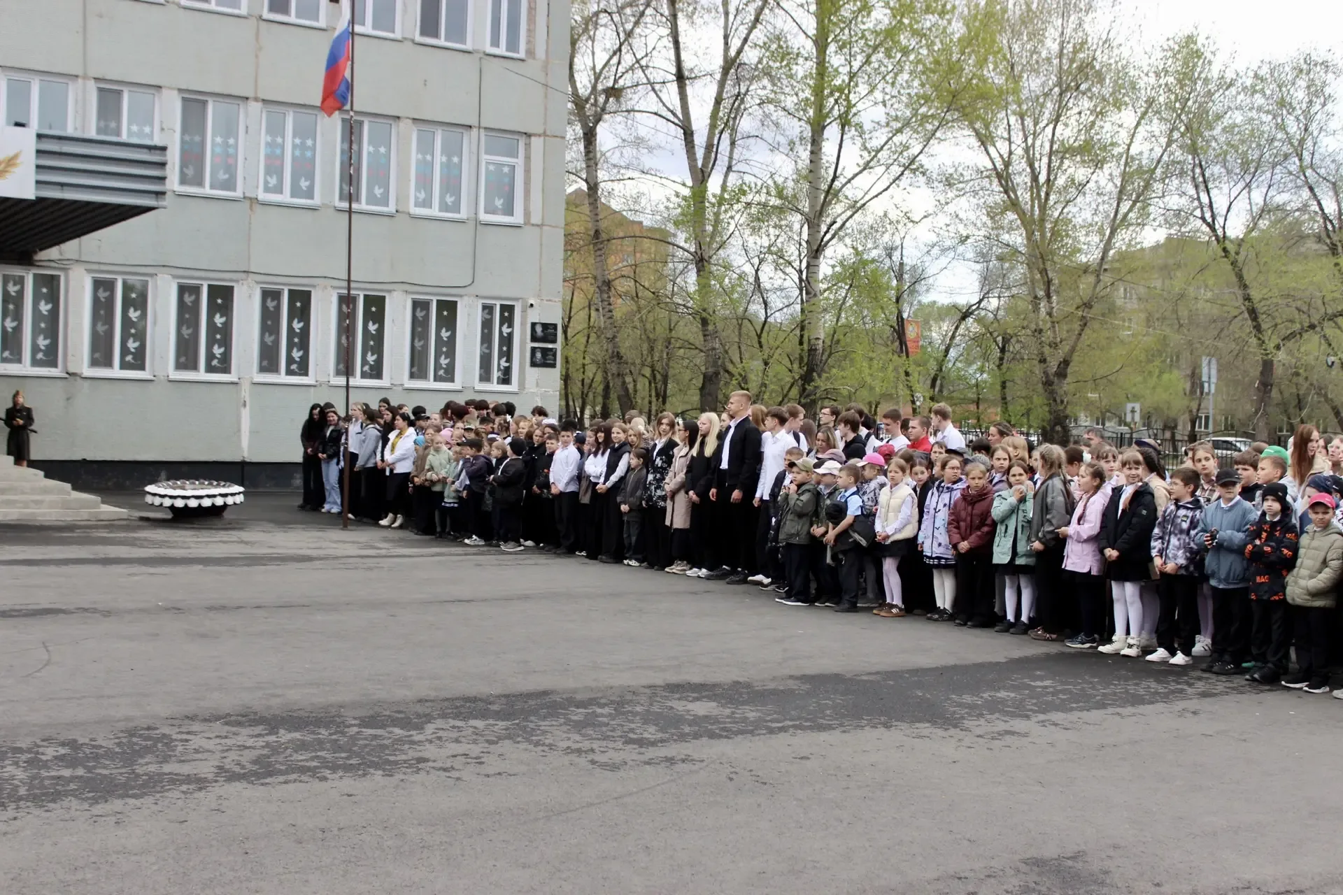 Помним. Гордимся. Чтим. 🇷🇺  Сегодня наша школа присоединилась к Всероссийской памяти о великом подви