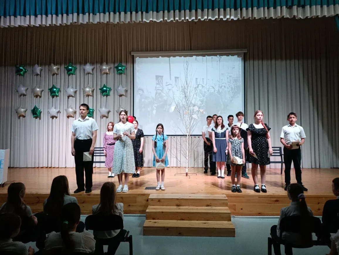 🎭🎭🎭🎭🎭🎭🎭🎭🎭🎭 Театральный коллектив "Арлекино" показал всем ученикам нашей школы и учителям спектакль "