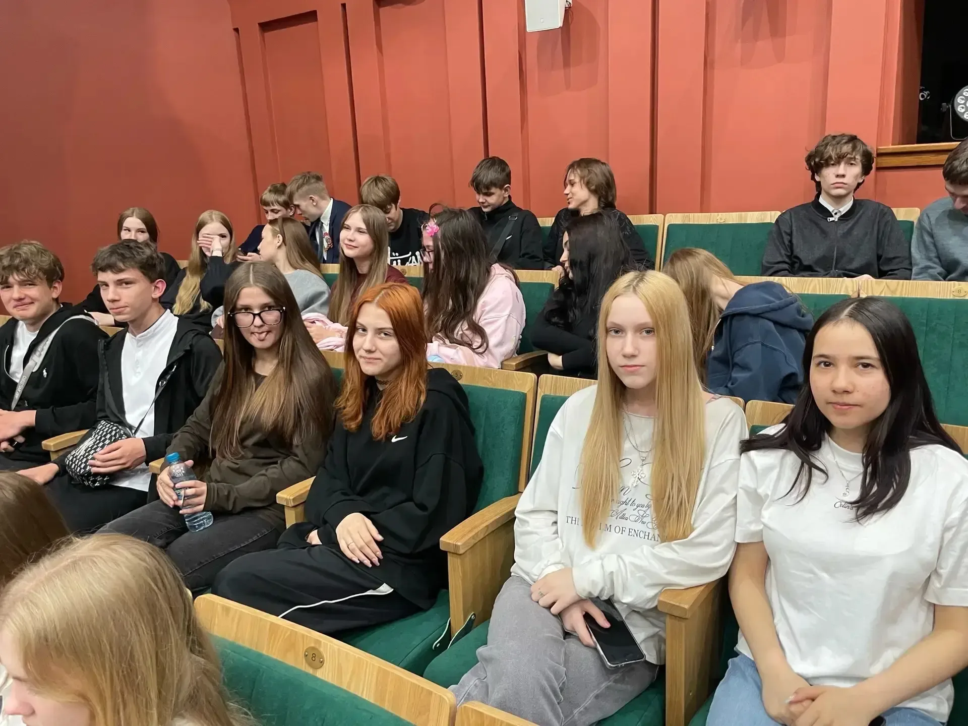 ✨Театральное приключение наших ребят!✨  7 мая наши юные зрители совершили настоящее путешествие в ми