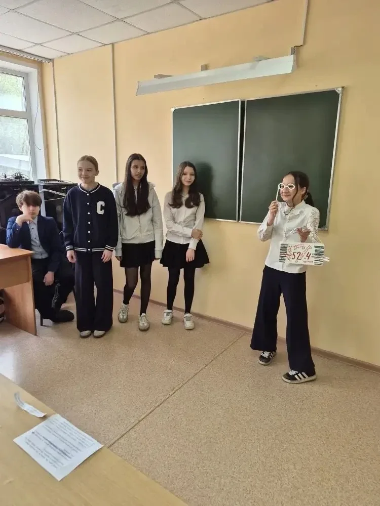 🎓 Внеурочная деятельность «Рекламное агентство» в 6 «Г» классе подошла к завершению. 📢 Реклама — это