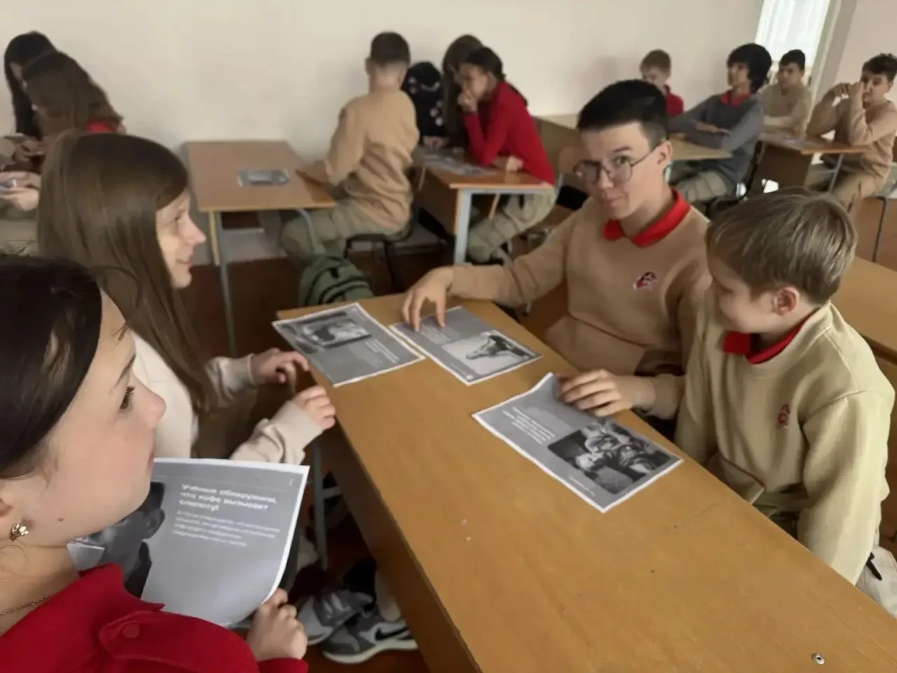 😊 Классный руководитель Немкова К.Ю. провела классный час «Фейки, манипуляции и доверие» в 6 «А» кла