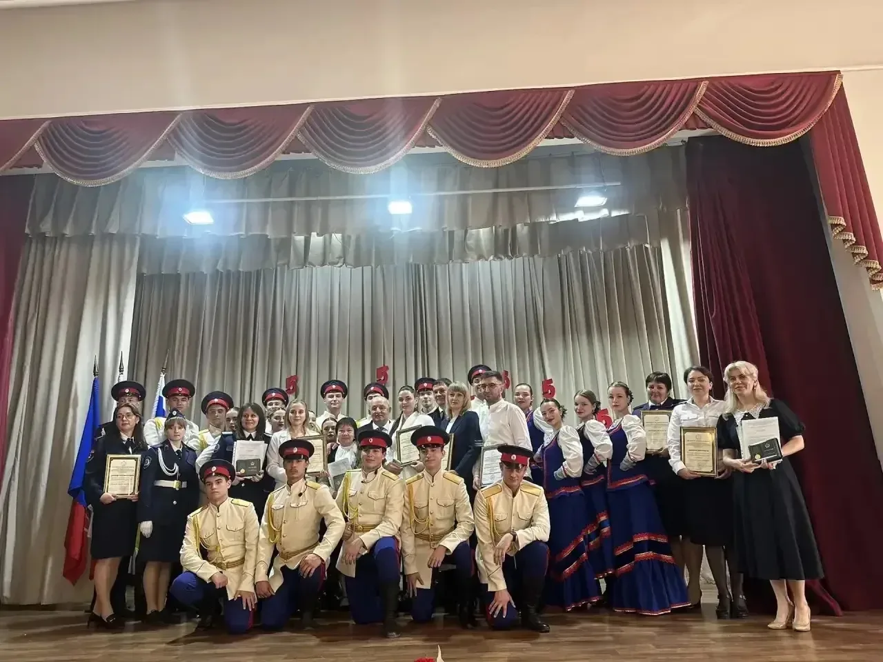 Педагоги ИТШ № 32 удостоены почётных наград на конкурсе «Заслуженный учитель Дона»! 🌟  15 мая в Рост